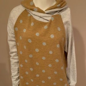 Polka dot pullover with pockets